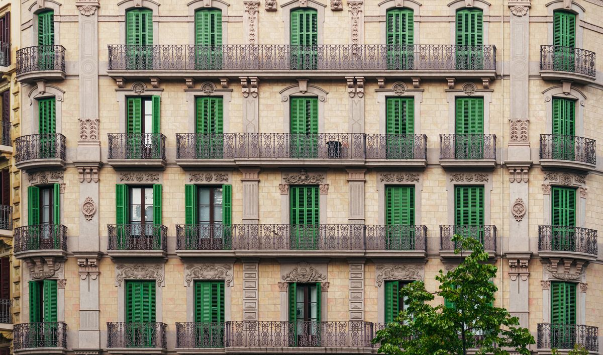 Limpieza y restauración tras incendio de viviendas en Sant Cugat del Vallès